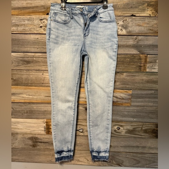 Judy Blue Jeans- ombré release hem jeans- size 3/26- skinny fit - Picture 4 of 9